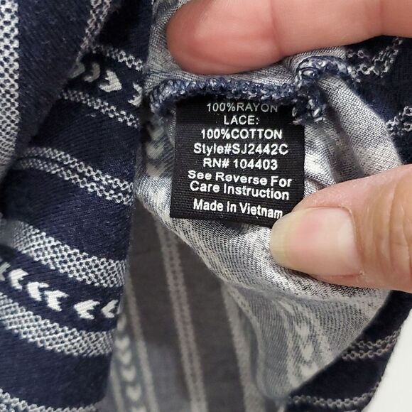 Sweet Wanderer short sleeved blouse, Size Large - Picture 3 of 4